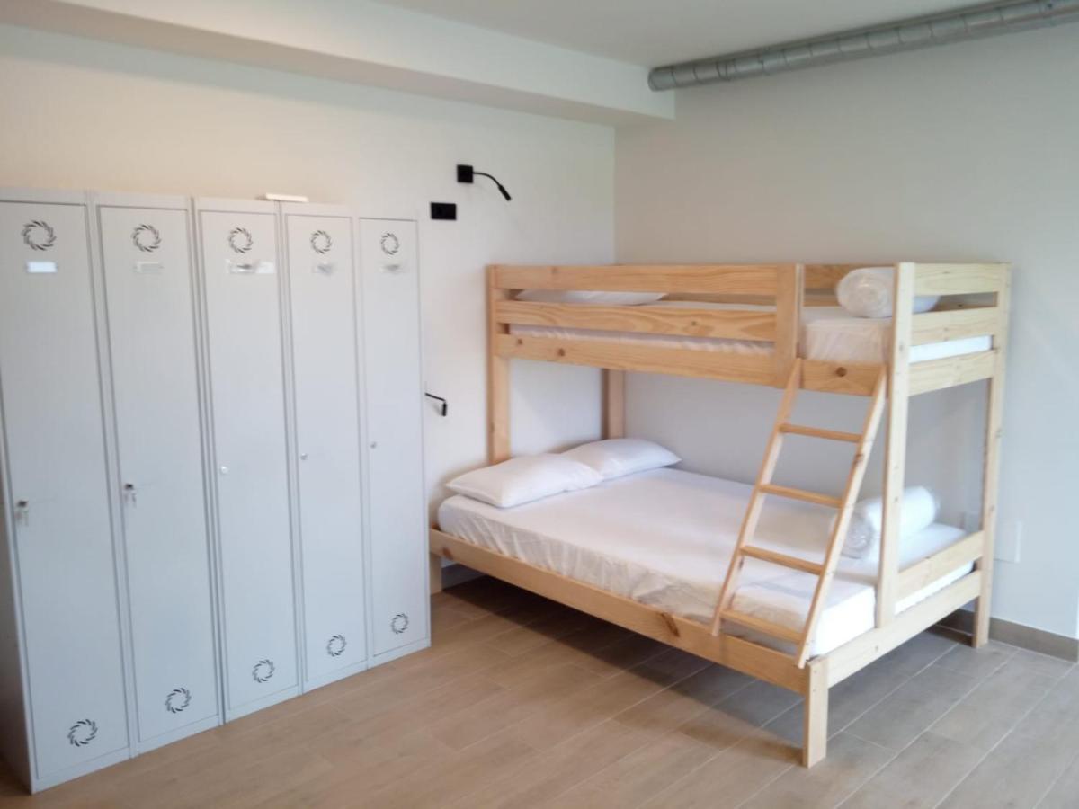 بيت شباب Anam Cara House Serantes  المظهر الخارجي الصورة
