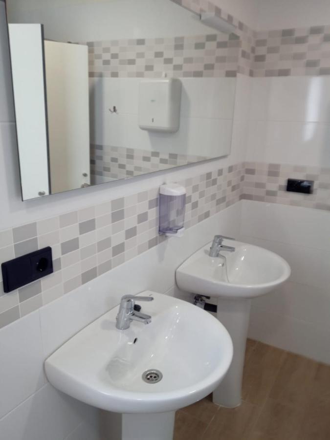 بيت شباب Anam Cara House Serantes  المظهر الخارجي الصورة