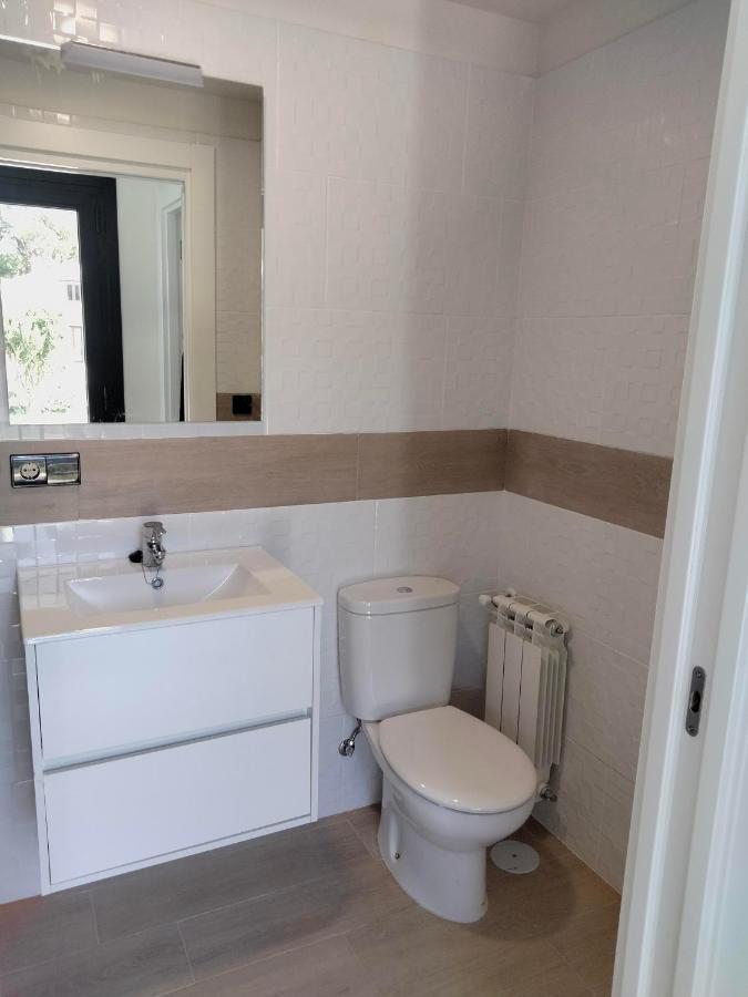 بيت شباب Anam Cara House Serantes  المظهر الخارجي الصورة